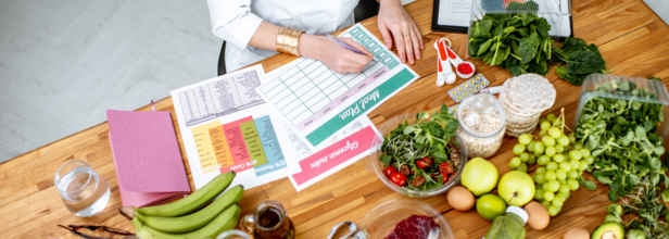 Difference between dietitian and nutritionist
