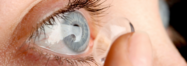 Things to avoid while wearing contact lenses