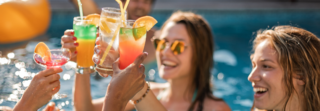 Summer Drinking Poses A Health Risk You May Not Be Aware Of - Why Heat And Alcohol Don't Mix Well