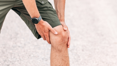 Do Your Knees Click When You Walk? Here’s When You Should Worry