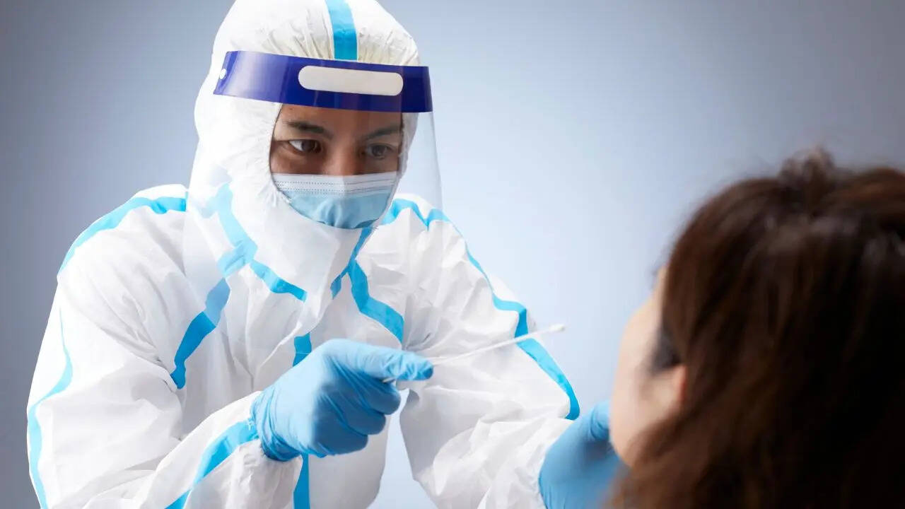 new covid strain symptom