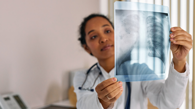 When Does A Cough Turn Dangerous? How To Catch Pneumonia It Before It’s Too Late, According To Doctors